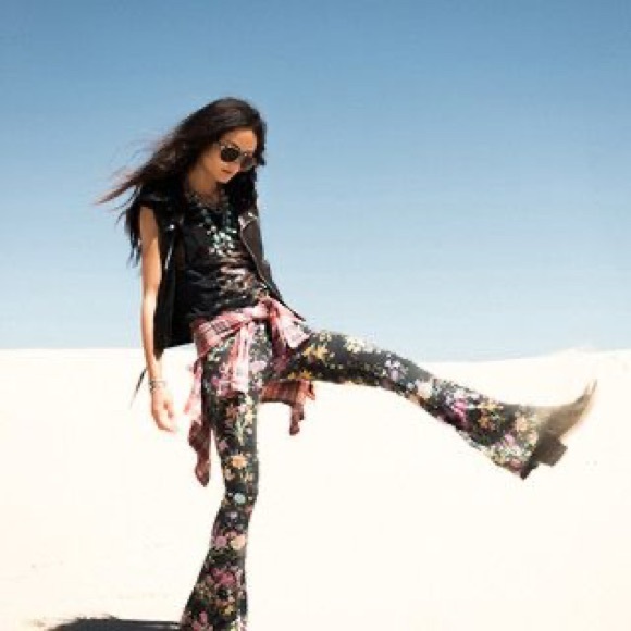 Gypsy Queen Bells in Black Floral
SPELL - Picture 2 of 10